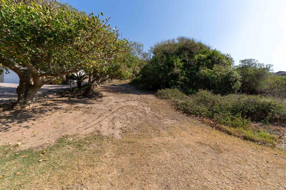 Extra large stand in exclusive suburb with outstanding ocean views 200 m from the beach - Photo 3