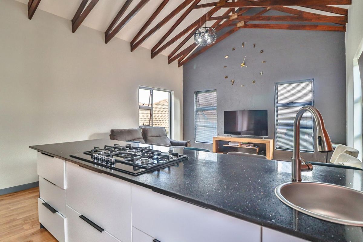 Waking to Breathtaking Water and Tranquil Views - Photo 4