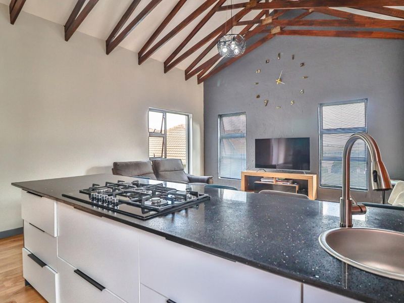 Waking to Breathtaking Water and Tranquil Views - Photo 4