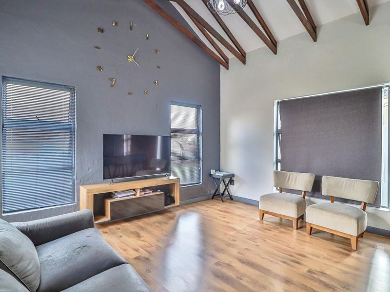 Waking to Breathtaking Water and Tranquil Views - Photo 5