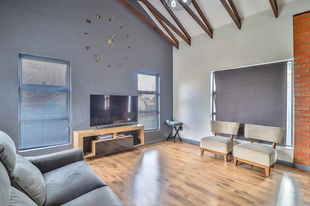 Waking to Breathtaking Water and Tranquil Views - Photo 5