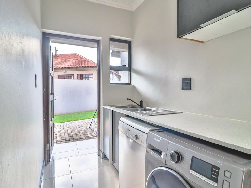 Waking to Breathtaking Water and Tranquil Views - Photo 9