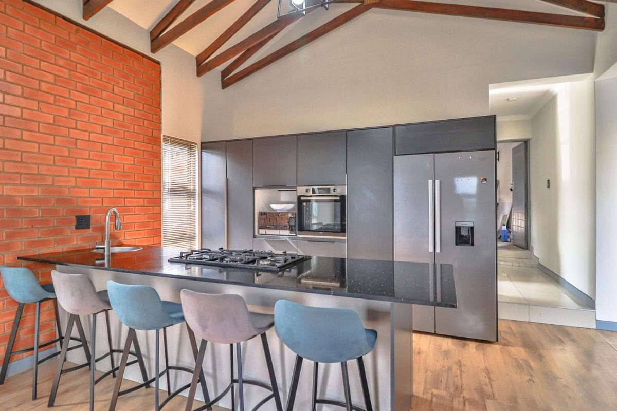 Waking to Breathtaking Water and Tranquil Views - Photo 3