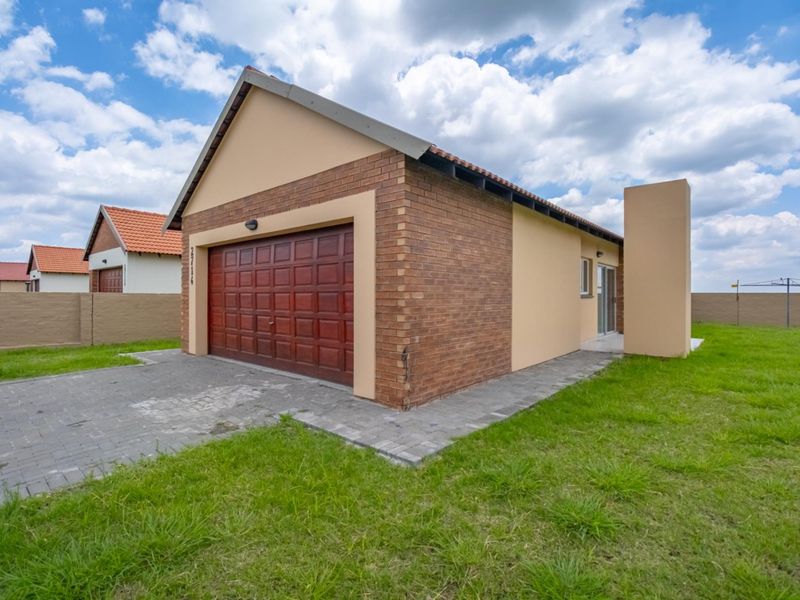 Waterkloof Hills Estate- Secure and Spacious Homes - Photo 2