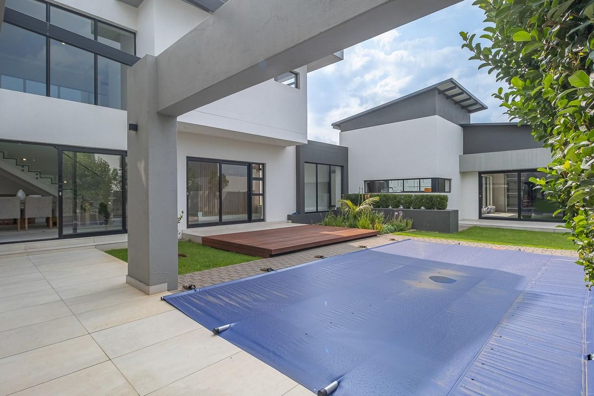 Modern 5 Bedroom house in Midstream Ridge - Photo 3