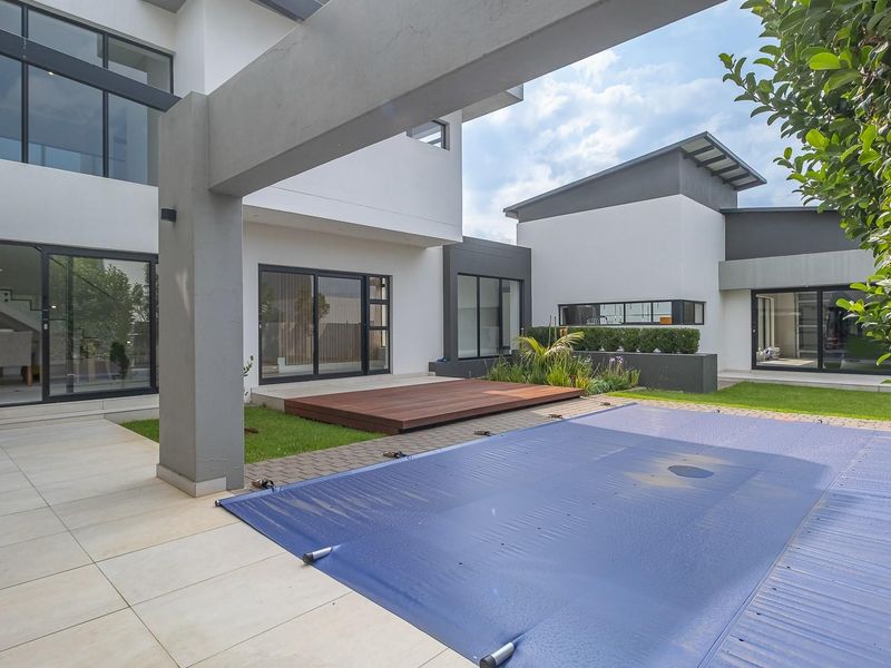 Modern 5 Bedroom house in Midstream Ridge - Photo 3