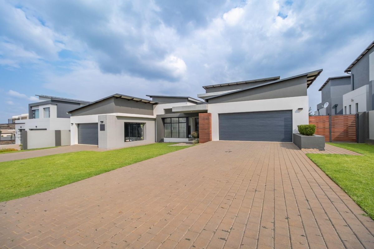 Modern 5 Bedroom house in Midstream Ridge - Photo 2