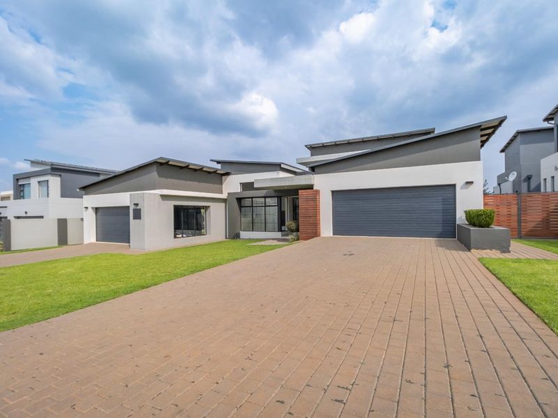 Modern 5 Bedroom house in Midstream Ridge - Photo 2