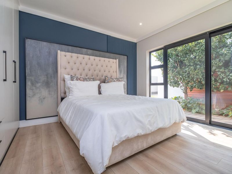 Modern 5 Bedroom house in Midstream Ridge - Photo 9