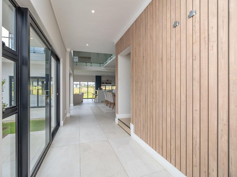 Modern 5 Bedroom house in Midstream Ridge - Photo 8