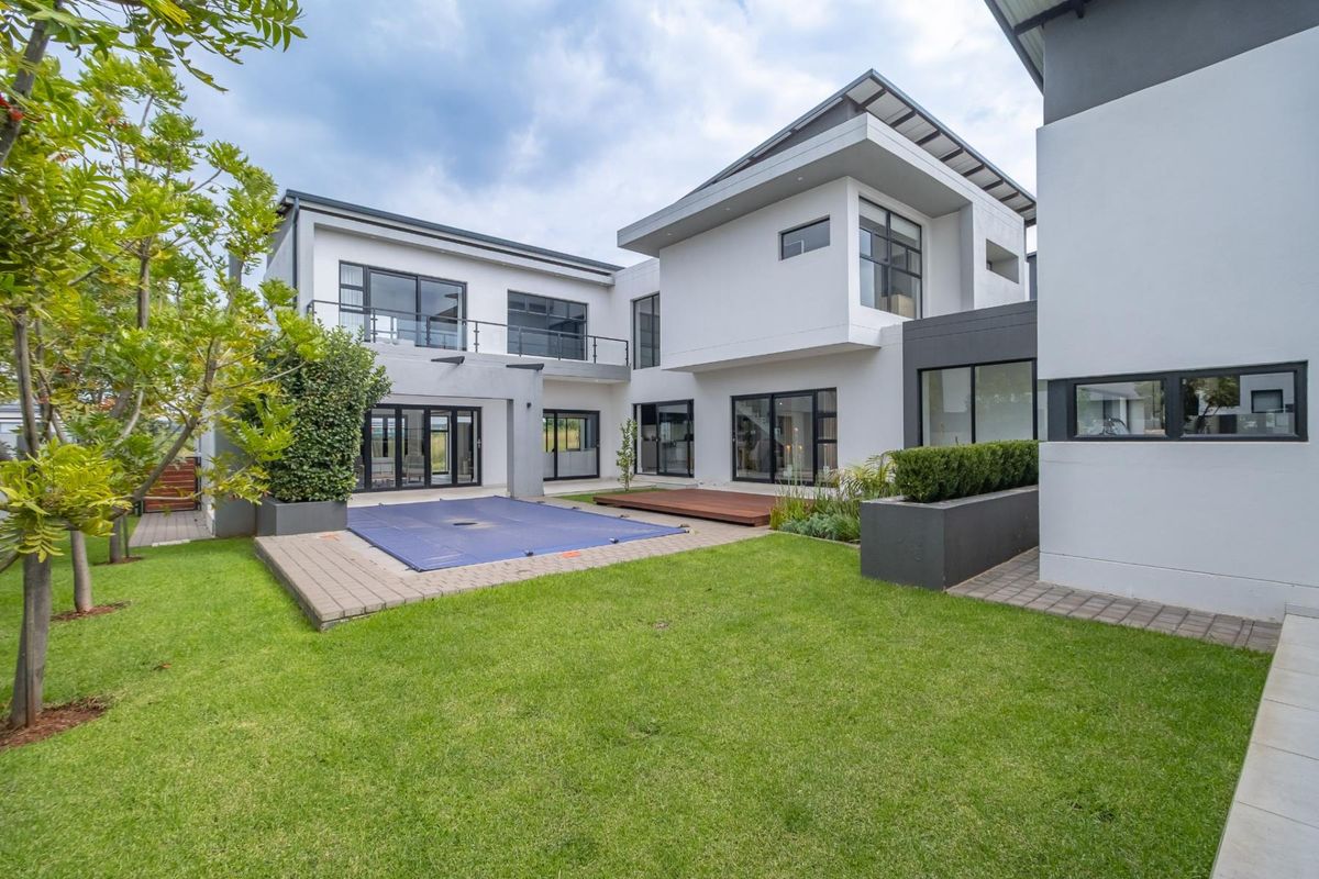 Modern 5 Bedroom house in Midstream Ridge - Photo 4