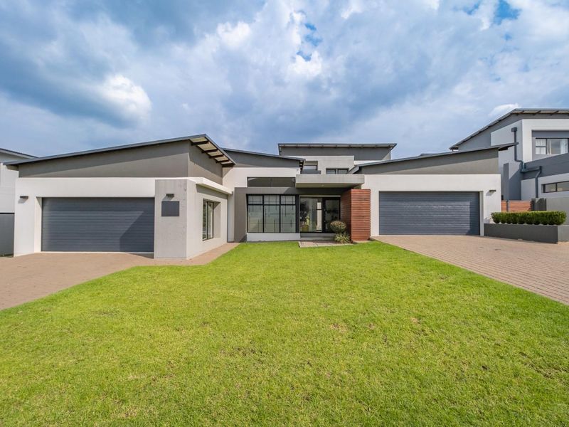 Modern 5 Bedroom house in Midstream Ridge - Photo 1