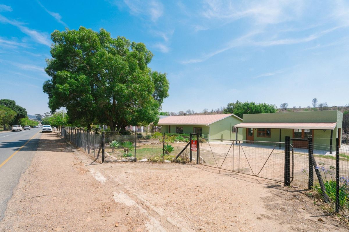 Newly Renovated 4 bedroomed Country Home with River Frontage | Napier, Overberg - Photo 2