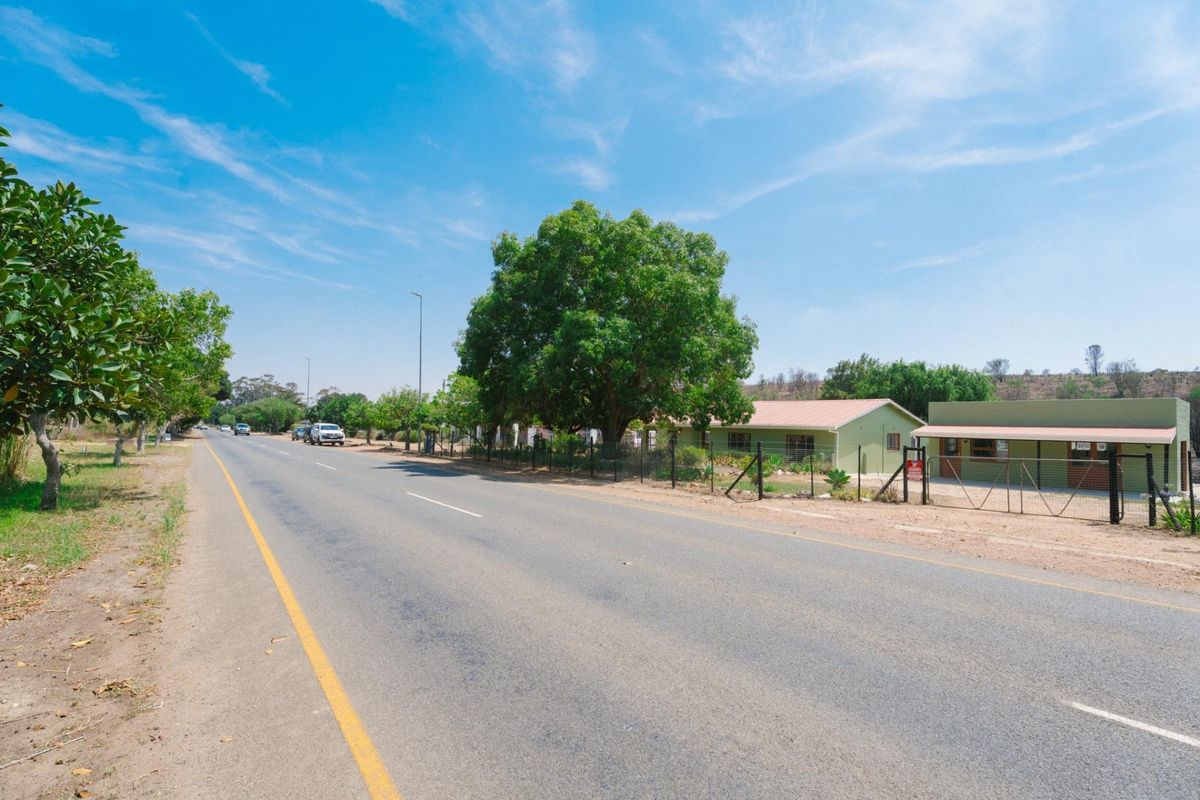 Newly Renovated 4 bedroomed Country Home with River Frontage | Napier, Overberg - Photo 3