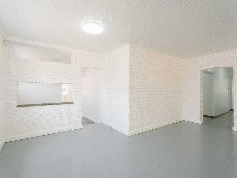 Newly Renovated 4 bedroomed Country Home with River Frontage | Napier, Overberg - Photo 8