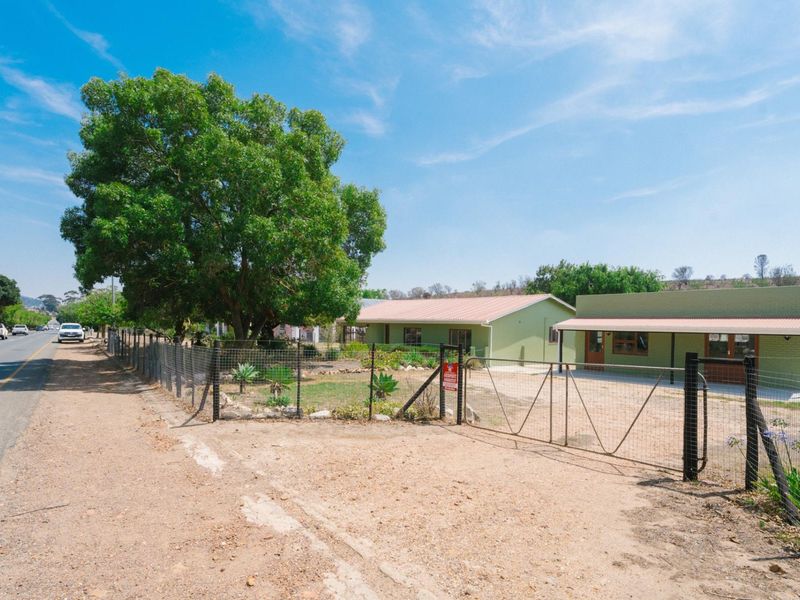 Newly Renovated 4 bedroomed Country Home with River Frontage | Napier, Overberg - Photo 2