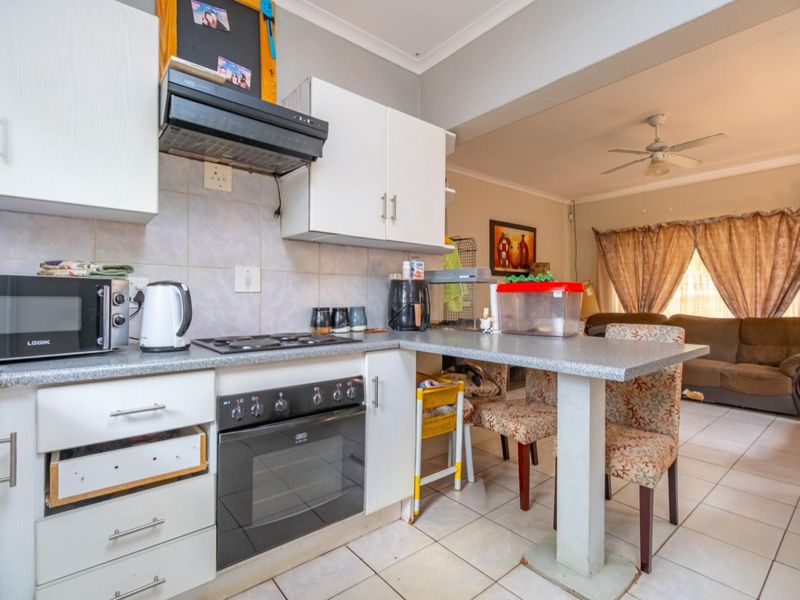 Secure and Practical 3 bedroom Home - Photo 9