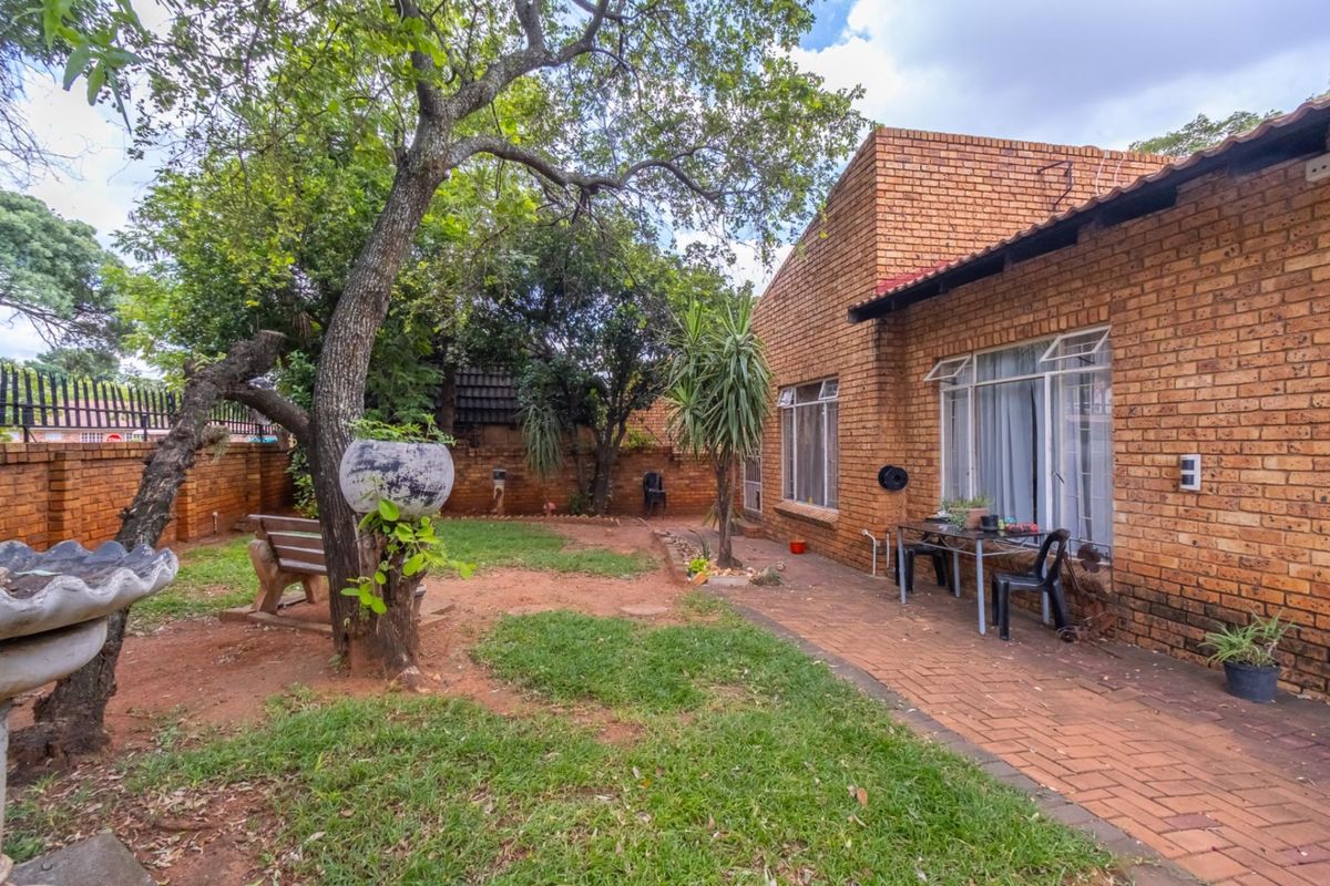 Secure and Practical 3 bedroom Home - Photo 3