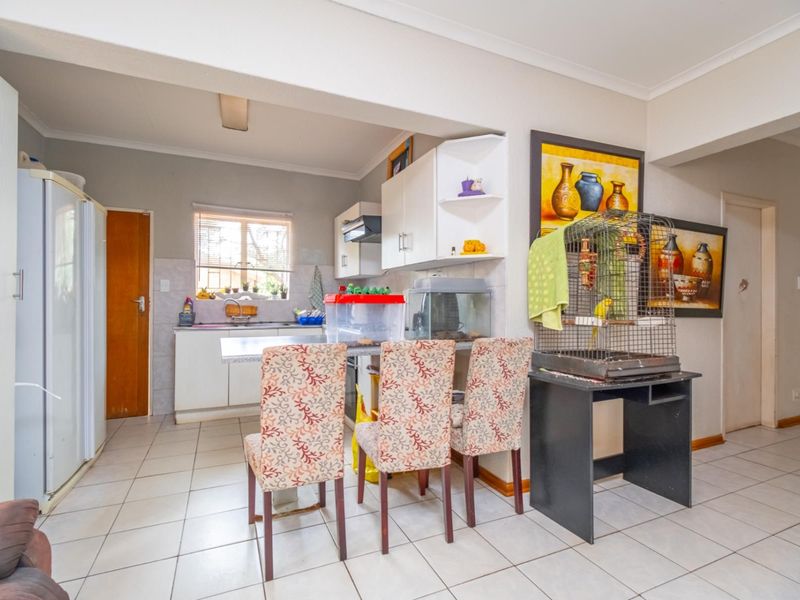 Secure and Practical 3 bedroom Home - Photo 7