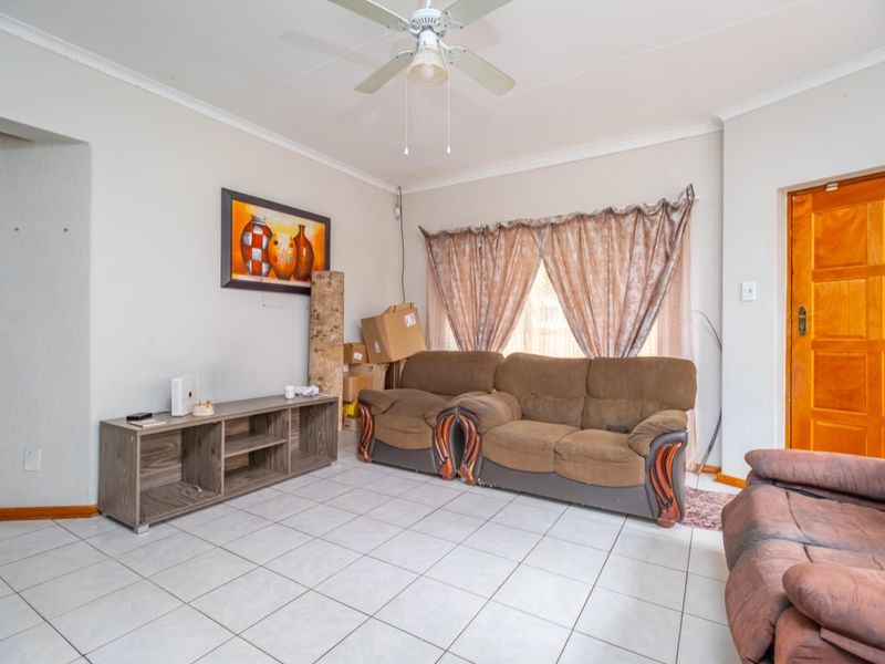 Secure and Practical 3 bedroom Home - Photo 6