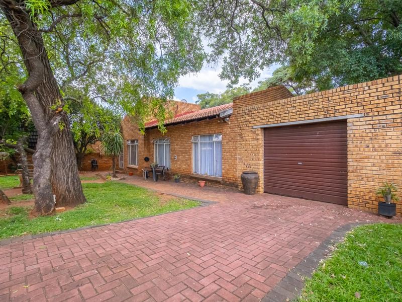 Secure and Practical 3 bedroom Home - Photo 2