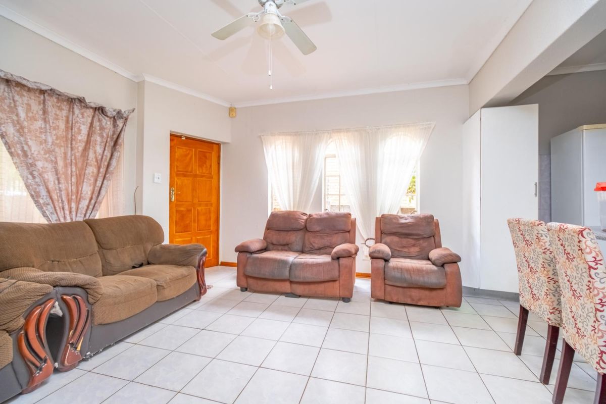 Secure and Practical 3 bedroom Home - Photo 5