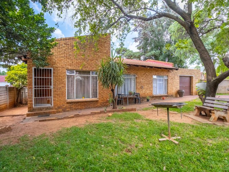 Secure and Practical 3 bedroom Home - Photo 1