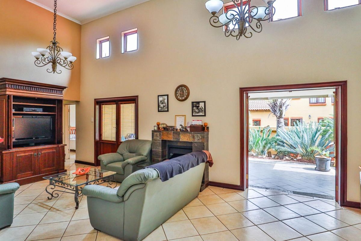 A Taste of Tuscany: Timeless Elegance in the Heart of Montana Park - Photo 5