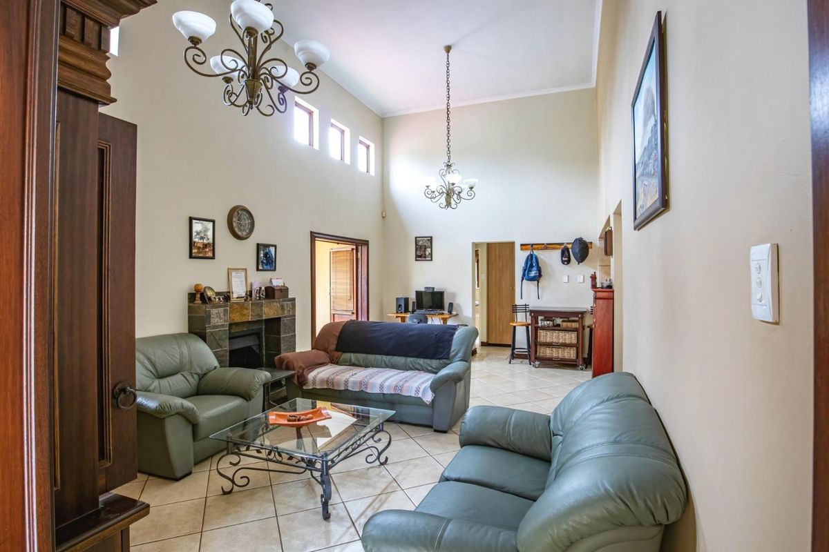 A Taste of Tuscany: Timeless Elegance in the Heart of Montana Park - Photo 2