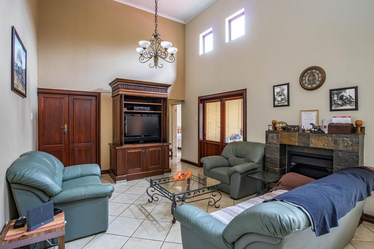 A Taste of Tuscany: Timeless Elegance in the Heart of Montana Park - Photo 4