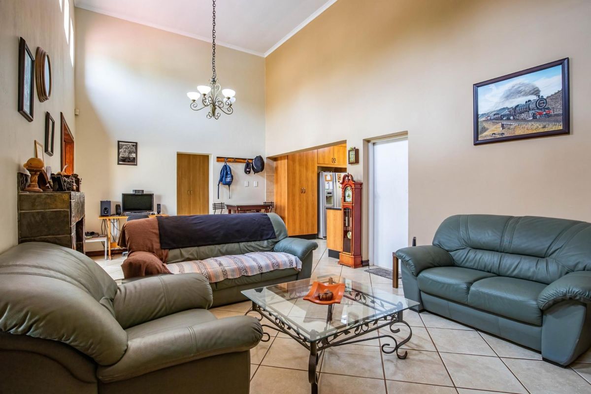 A Taste of Tuscany: Timeless Elegance in the Heart of Montana Park - Photo 3