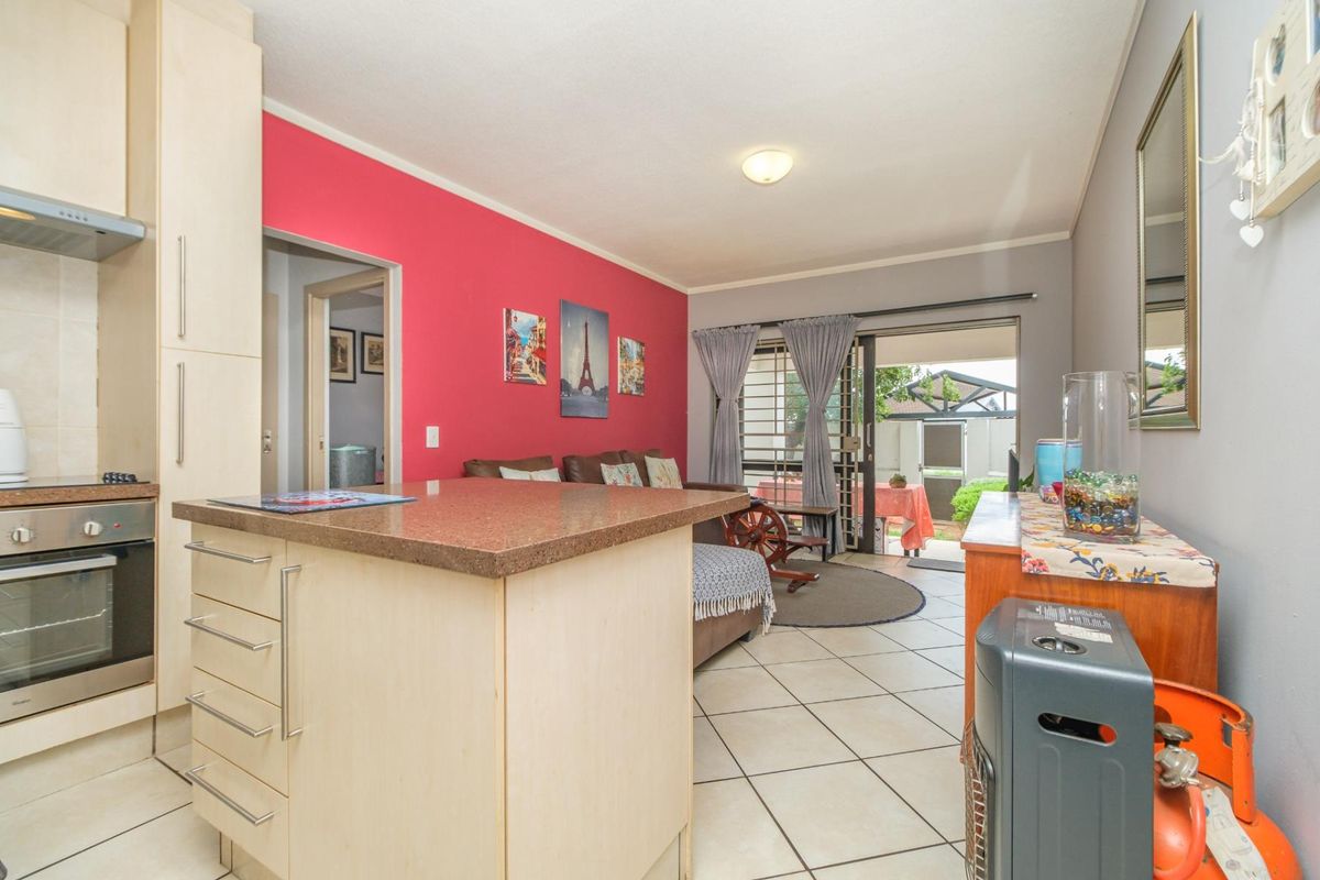 1 Bedroom Pet-friendly Garden Apartment! - Photo 2