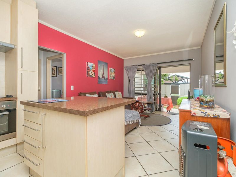 1 Bedroom Pet-friendly Garden Apartment! - Photo 2