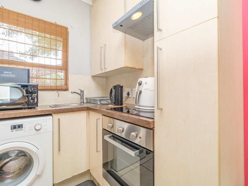 1 Bedroom Pet-friendly Garden Apartment! - Photo 5