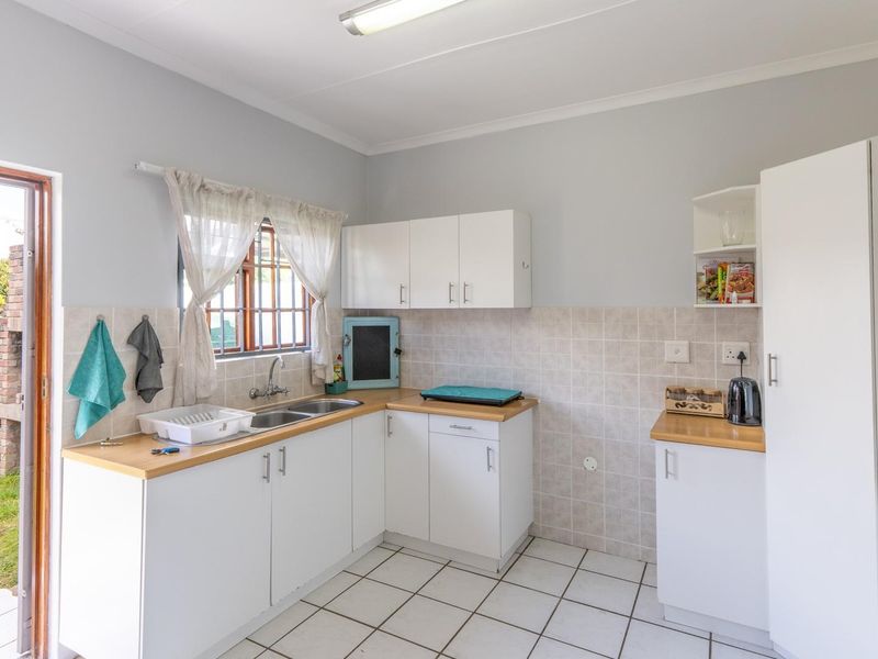 House For Sale in Heather Park George - Photo 8