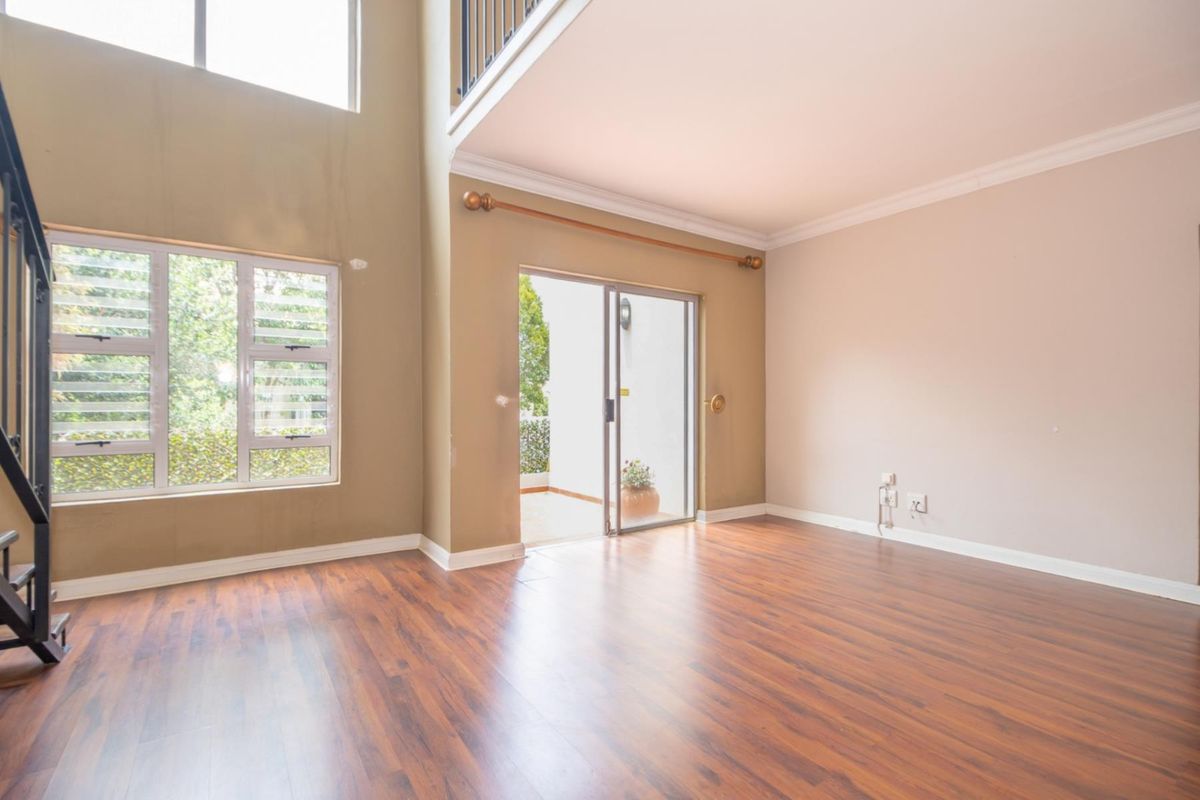 Private Corner Loft Apartment with Koppie Views | 110sqm | Quarrywood Estate - Photo 4