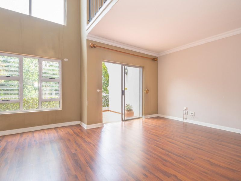 Private Corner Loft Apartment with Koppie Views | 110sqm | Quarrywood Estate - Photo 4