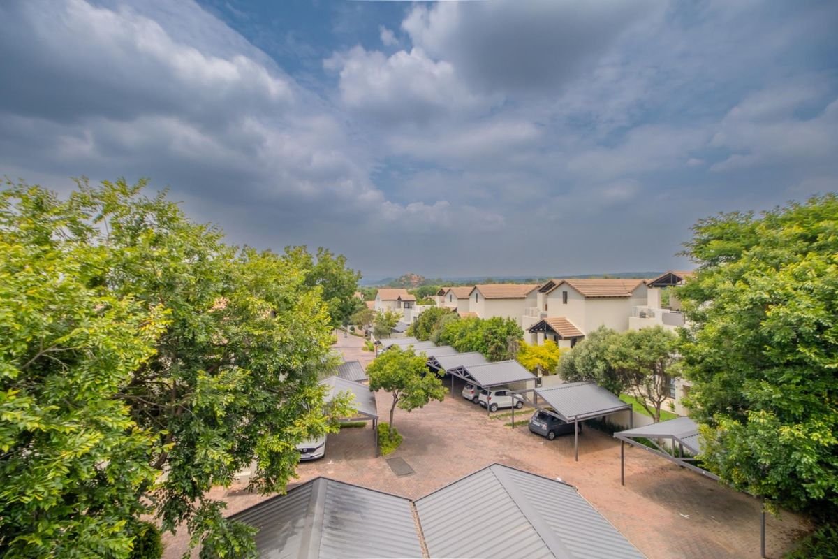 Private Corner Loft Apartment with Koppie Views | 110sqm | Quarrywood Estate - Photo 2