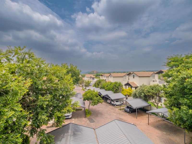 Private Corner Loft Apartment with Koppie Views | 110sqm | Quarrywood Estate - Photo 2