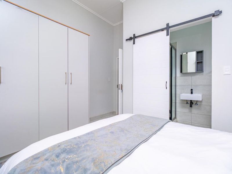 Luxury Urban Living - Photo 5