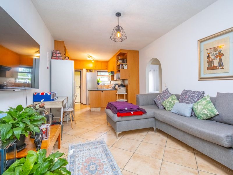 Delightful two-bedroom garden apartment - Photo 2