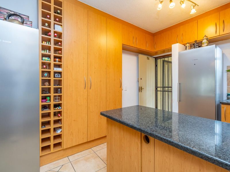 Delightful two-bedroom garden apartment - Photo 10