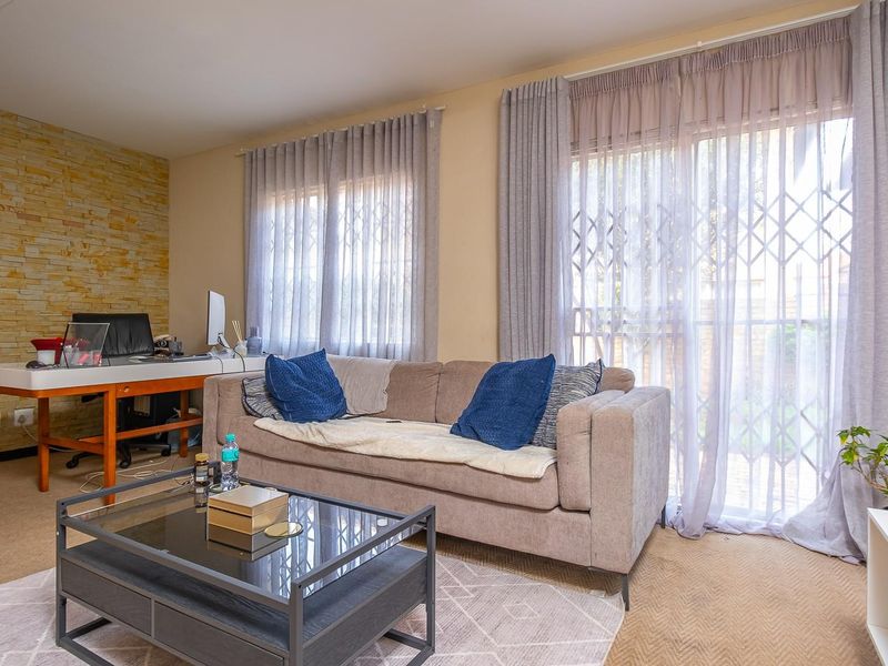 Modern Double-Storey Apartment in the Sought-After Suburb of Annlin - Photo 7