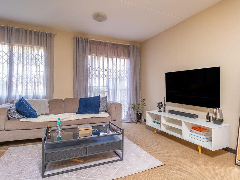 Modern Double-Storey Apartment in the Sought-After Suburb of Annlin - Photo 6