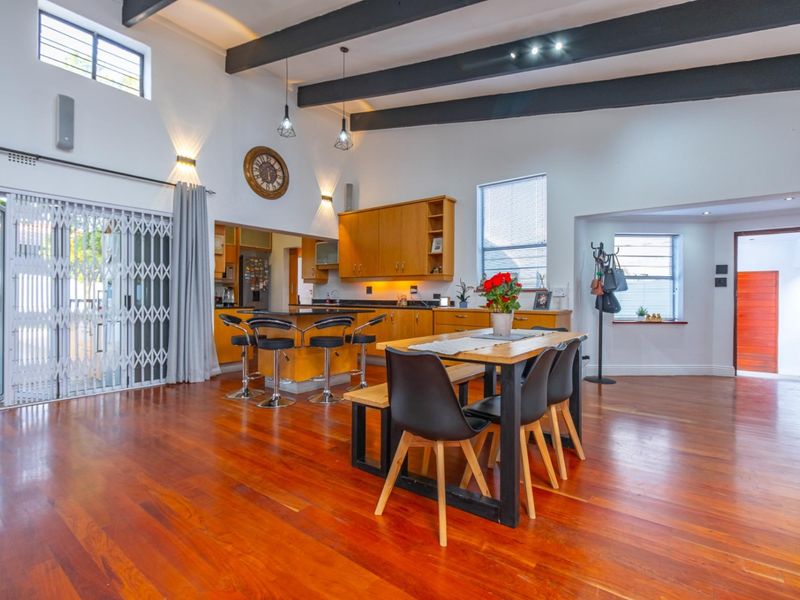 A Private, Solar-Powered Luxury Sanctuary with Exceptional Entertaining - Photo 10