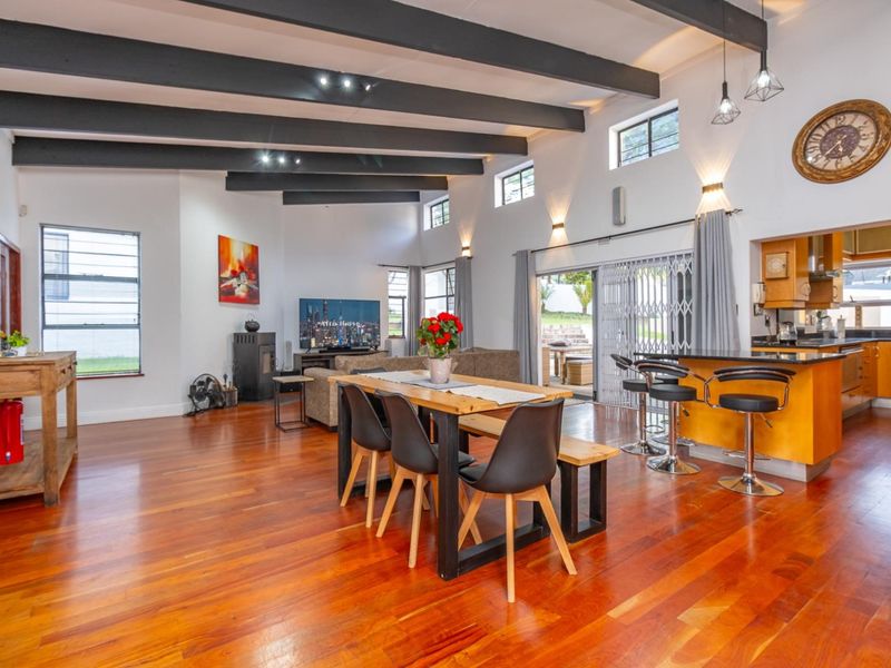 A Private, Solar-Powered Luxury Sanctuary with Exceptional Entertaining - Photo 9