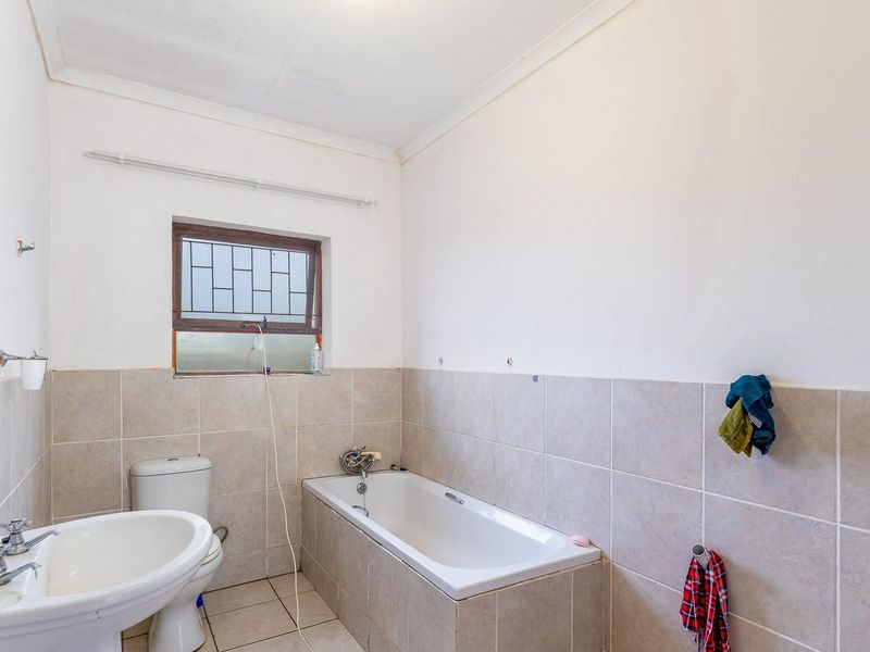 Spacious family home - Photo 8