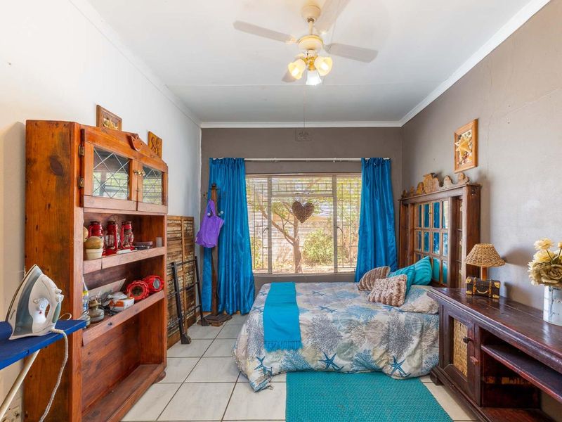 Stunning Family Home with Income Potential - Oudtshoorn North - Photo 10