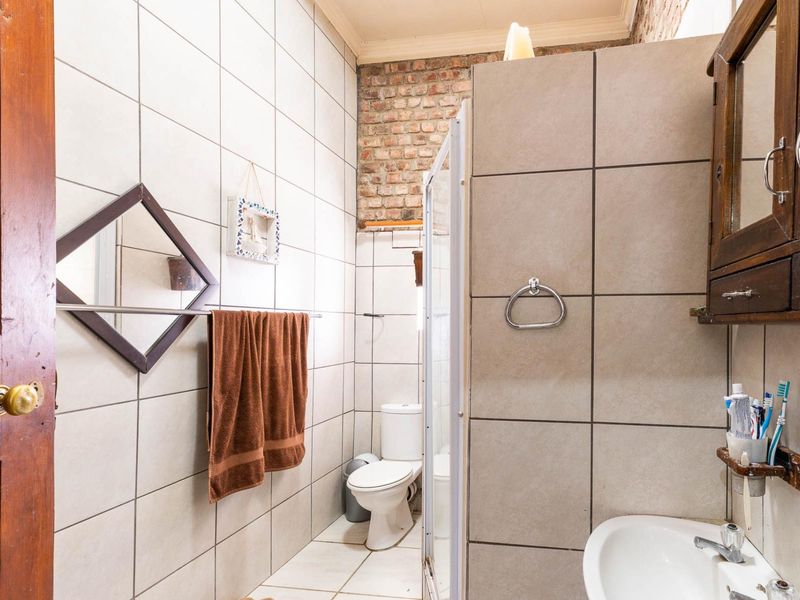 Stunning Family Home with Income Potential - Oudtshoorn North - Photo 8