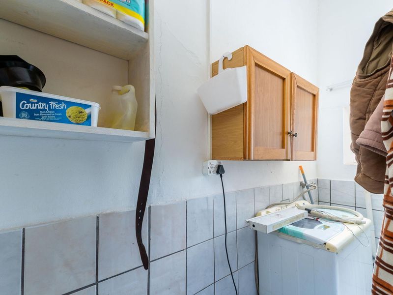 Stunning Family Home with Income Potential - Oudtshoorn North - Photo 9